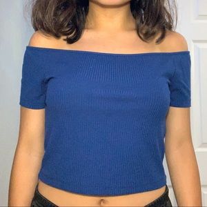 OFF THE SHOULDER CROP TOP